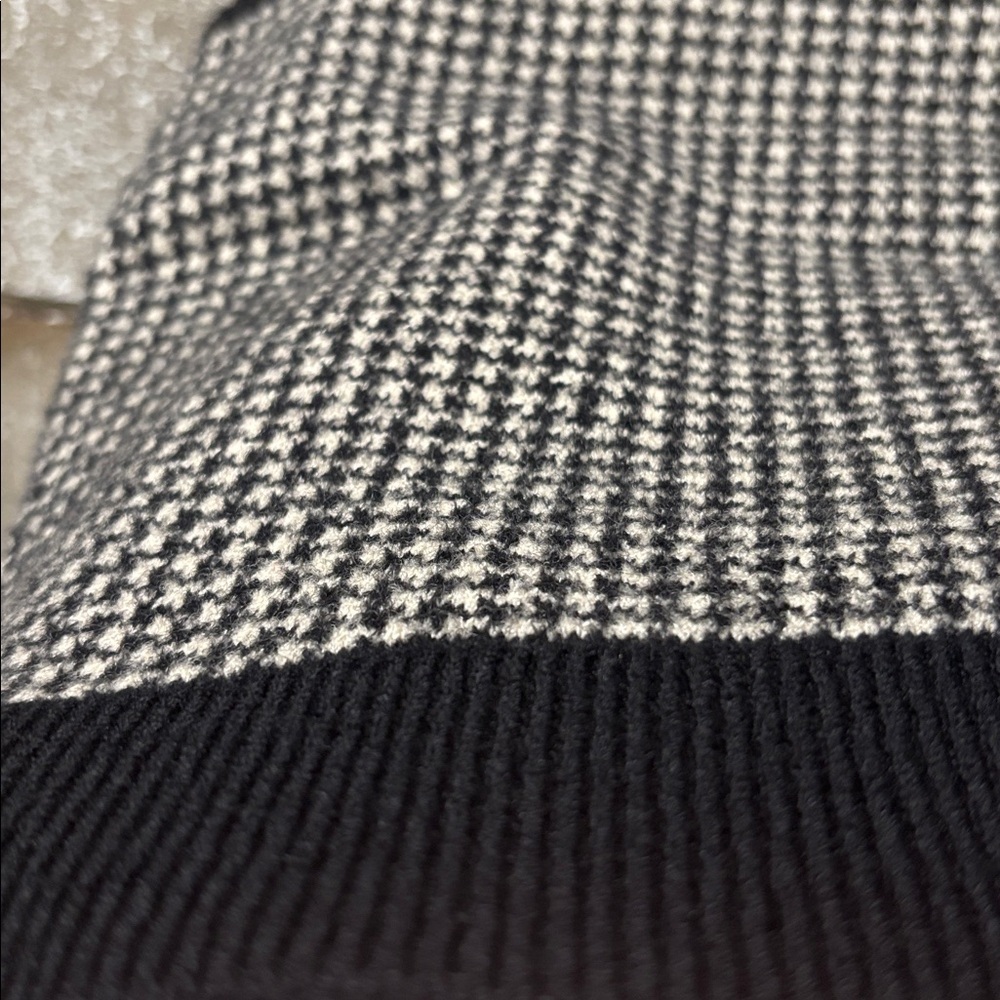 St. John Black & White hounds tooth Crop wool blend sweater vest size M - Picture 7 of 8
